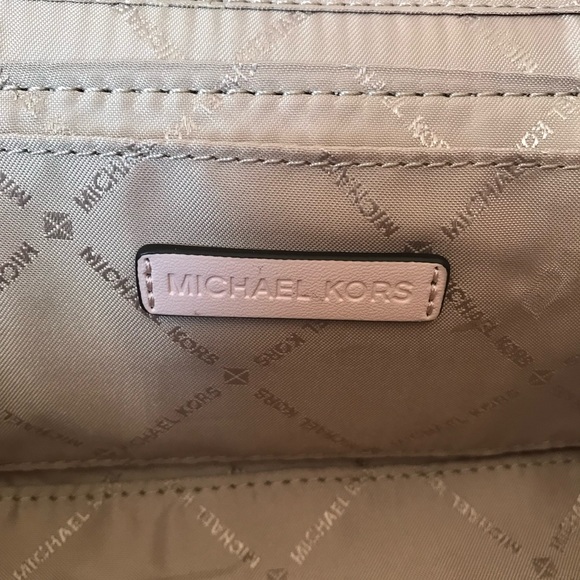 🌼Michael Kors Purse - Picture 10 of 13
